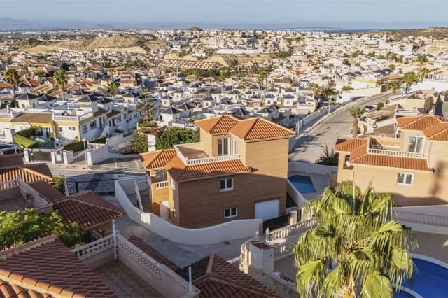 4 Zimmer Villa zu verkaufen in Ciudad Quesada, Rojales mit Pool Garage - 580.000 € (Ref: 9995415)