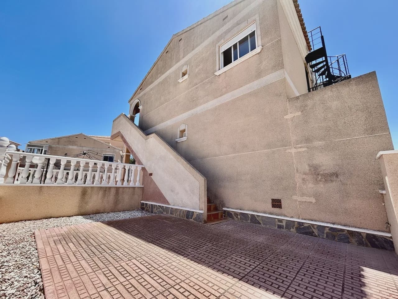 2 soverom Villa til salgs i La Zenia med svømmebasseng garasje - € 165 000 (Ref: 9995417)