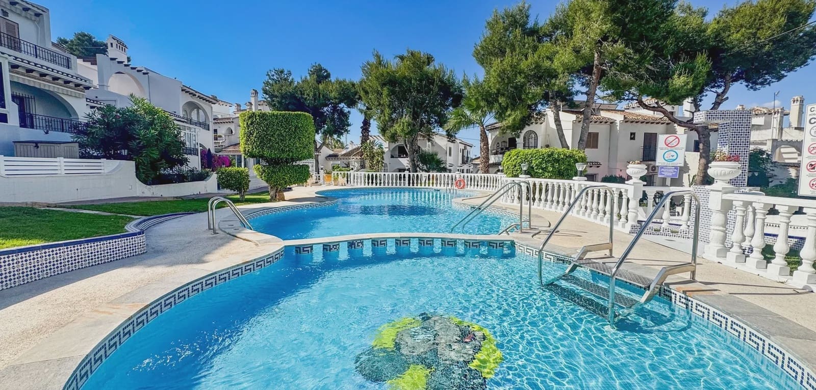 2 soverom Bungalow til salgs i Torrevieja med svømmebasseng - € 160 000 (Ref: 9996514)