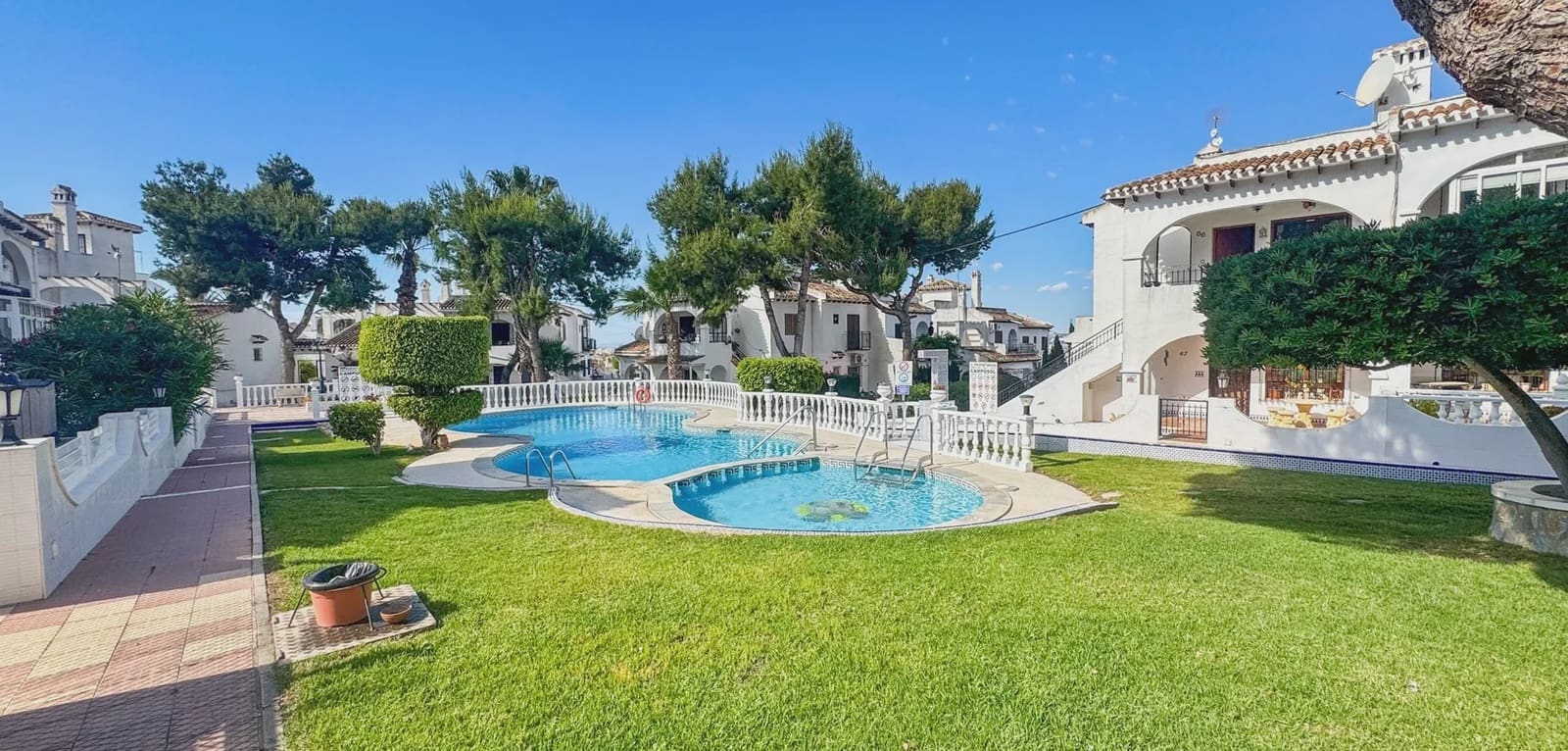 2 soverom Bungalow til salgs i Torrevieja med svømmebasseng - € 160 000 (Ref: 9996514)