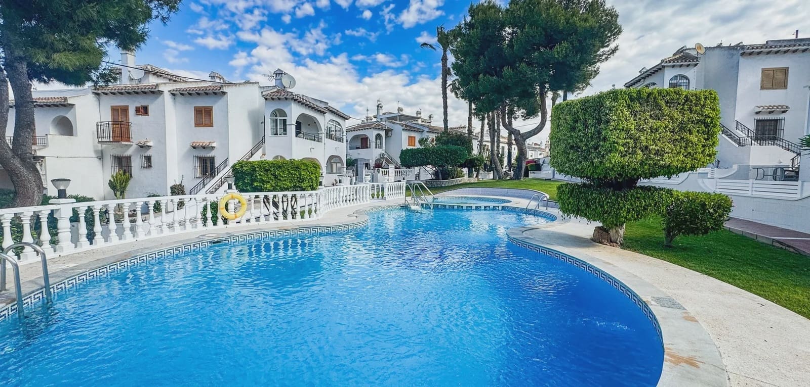 2 soverom Bungalow til salgs i Torrevieja med svømmebasseng - € 160 000 (Ref: 9996514)