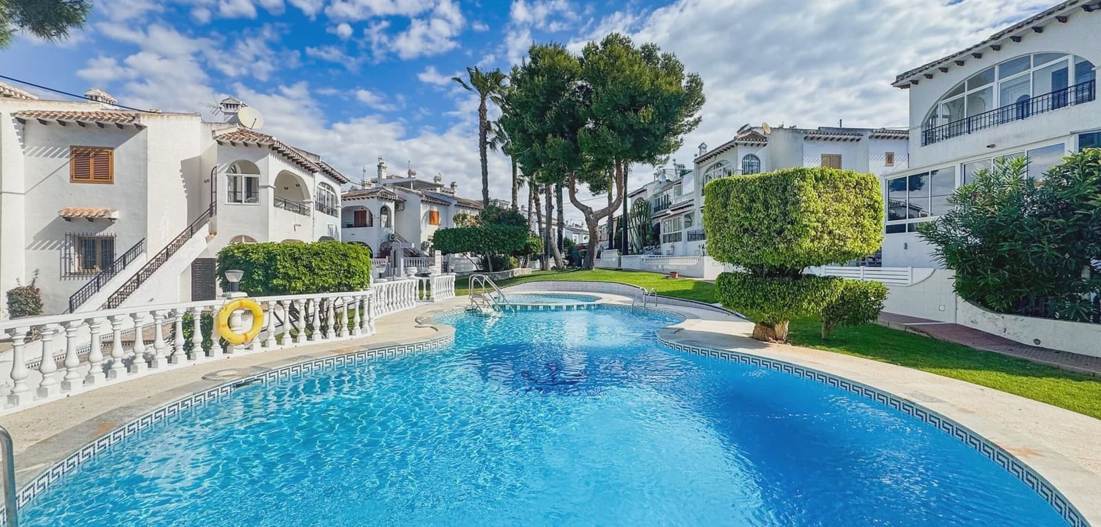 2 soverom Bungalow til salgs i Torrevieja med svømmebasseng - € 160 000 (Ref: 9996514)