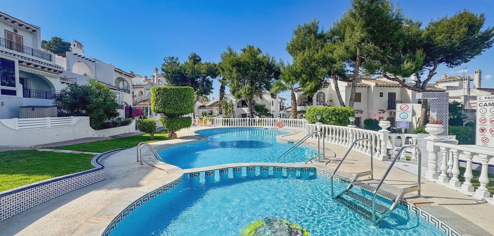 2 soverom Bungalow til salgs i Torrevieja med svømmebasseng - € 160 000 (Ref: 9996514)
