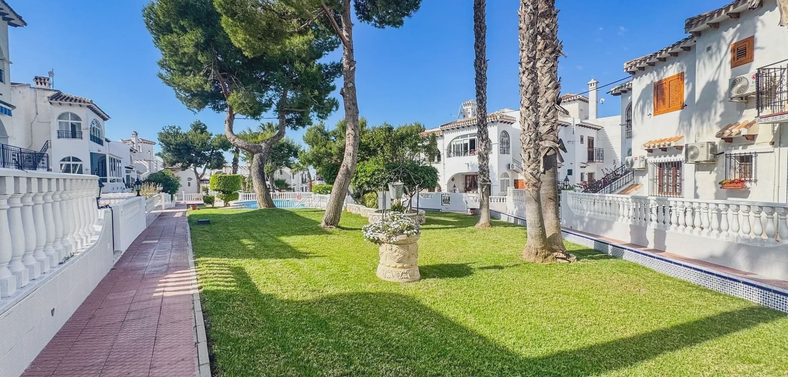 2 soverom Bungalow til salgs i Torrevieja med svømmebasseng - € 160 000 (Ref: 9996514)