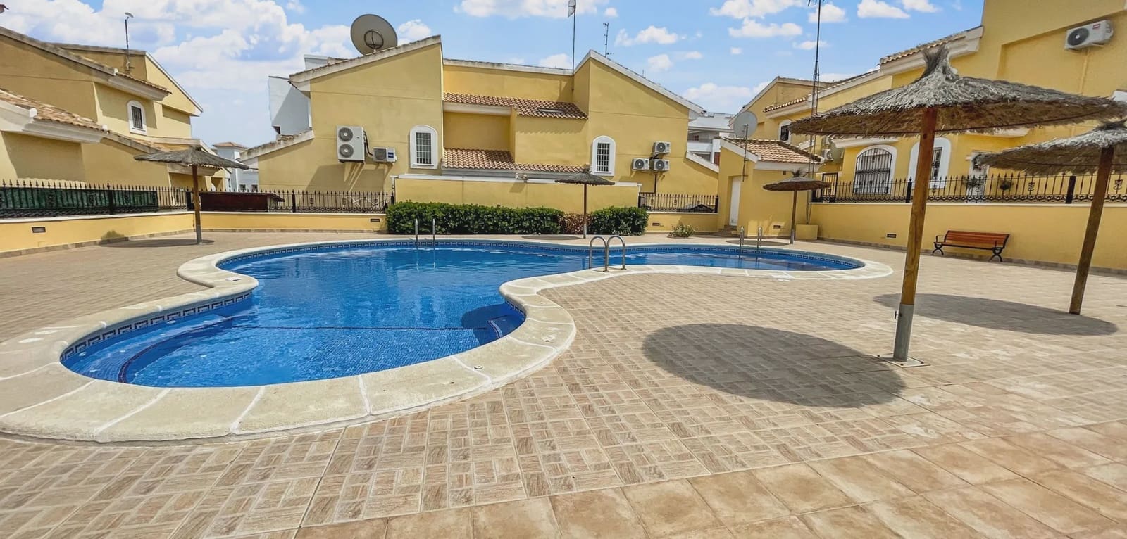 3 soveværelse Villa til salg i Orihuela Costa med swimmingpool garage - € 435.900 (Ref: 9996516)