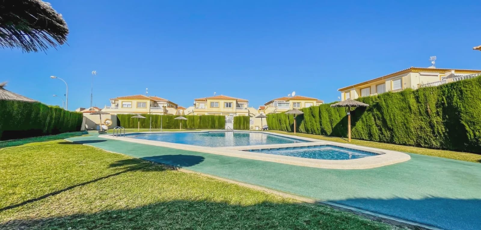 2 soverom Bungalow til salgs i Orihuela Costa med svømmebasseng - € 176 900 (Ref: 9996518)
