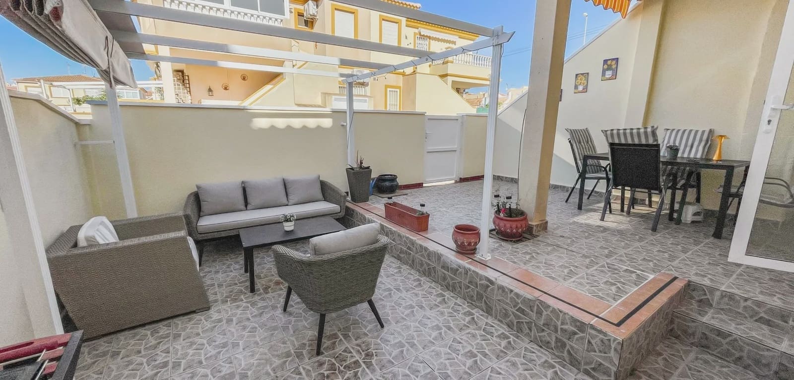 2 makuuhuone Bungalow myytävänä paikassa Orihuela Costa mukana uima-altaan - 176 900 € (Ref: 9996518)