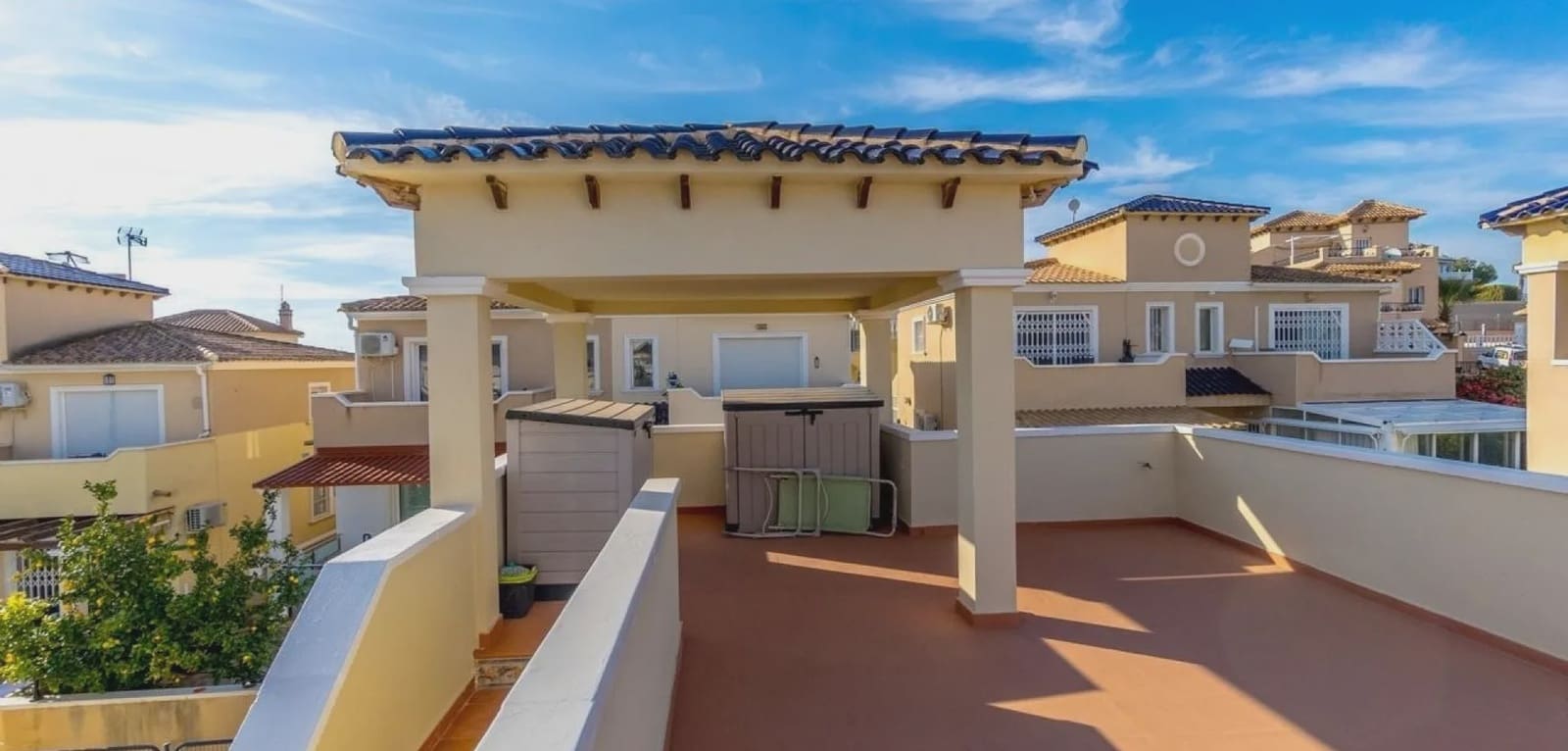 3 soverom Villa til salgs i Orihuela Costa med svømmebasseng garasje - € 295 000 (Ref: 9996521)