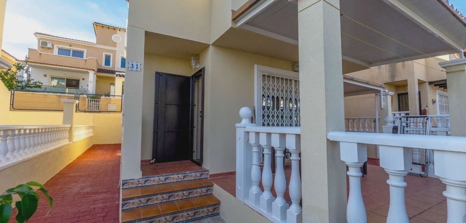 3 soverom Villa til salgs i Orihuela Costa med svømmebasseng garasje - € 295 000 (Ref: 9996521)