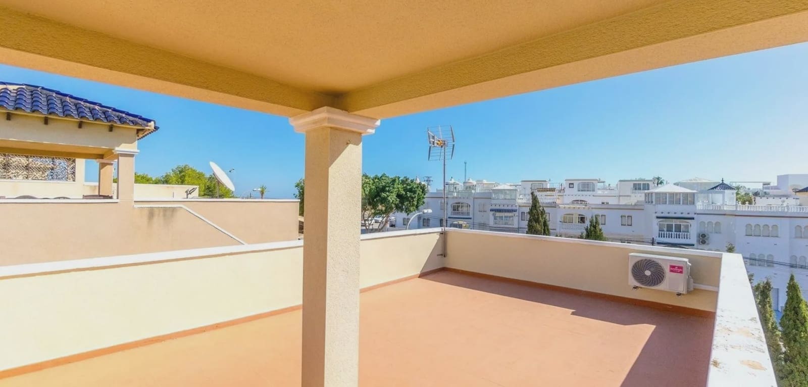 3 soverom Villa til salgs i Orihuela Costa med svømmebasseng garasje - € 295 000 (Ref: 9996521)