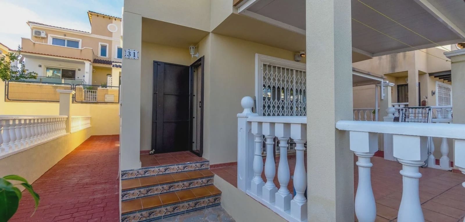 3 soverom Villa til salgs i Orihuela Costa med svømmebasseng garasje - € 295 000 (Ref: 9996521)