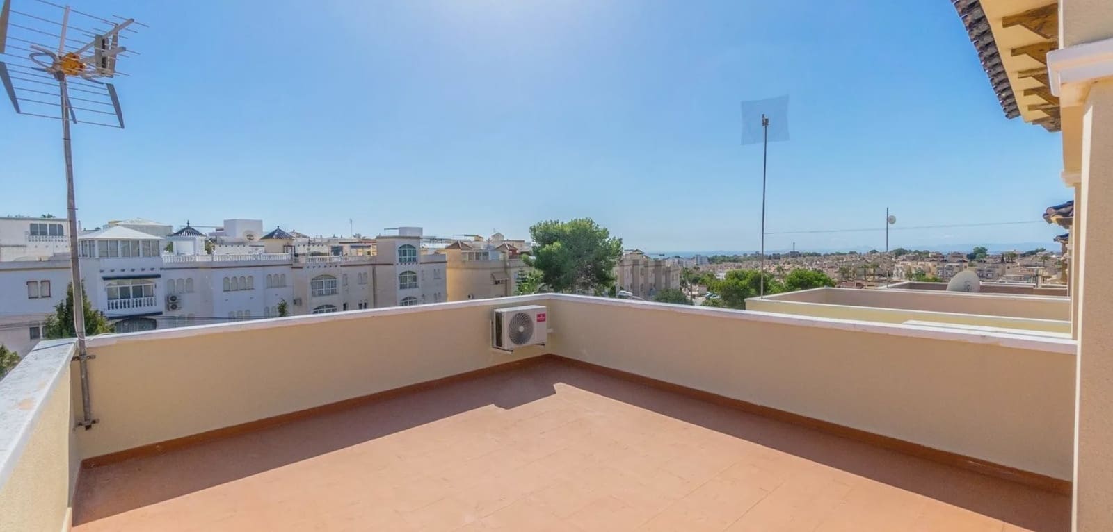 3 soverom Villa til salgs i Orihuela Costa med svømmebasseng garasje - € 295 000 (Ref: 9996521)