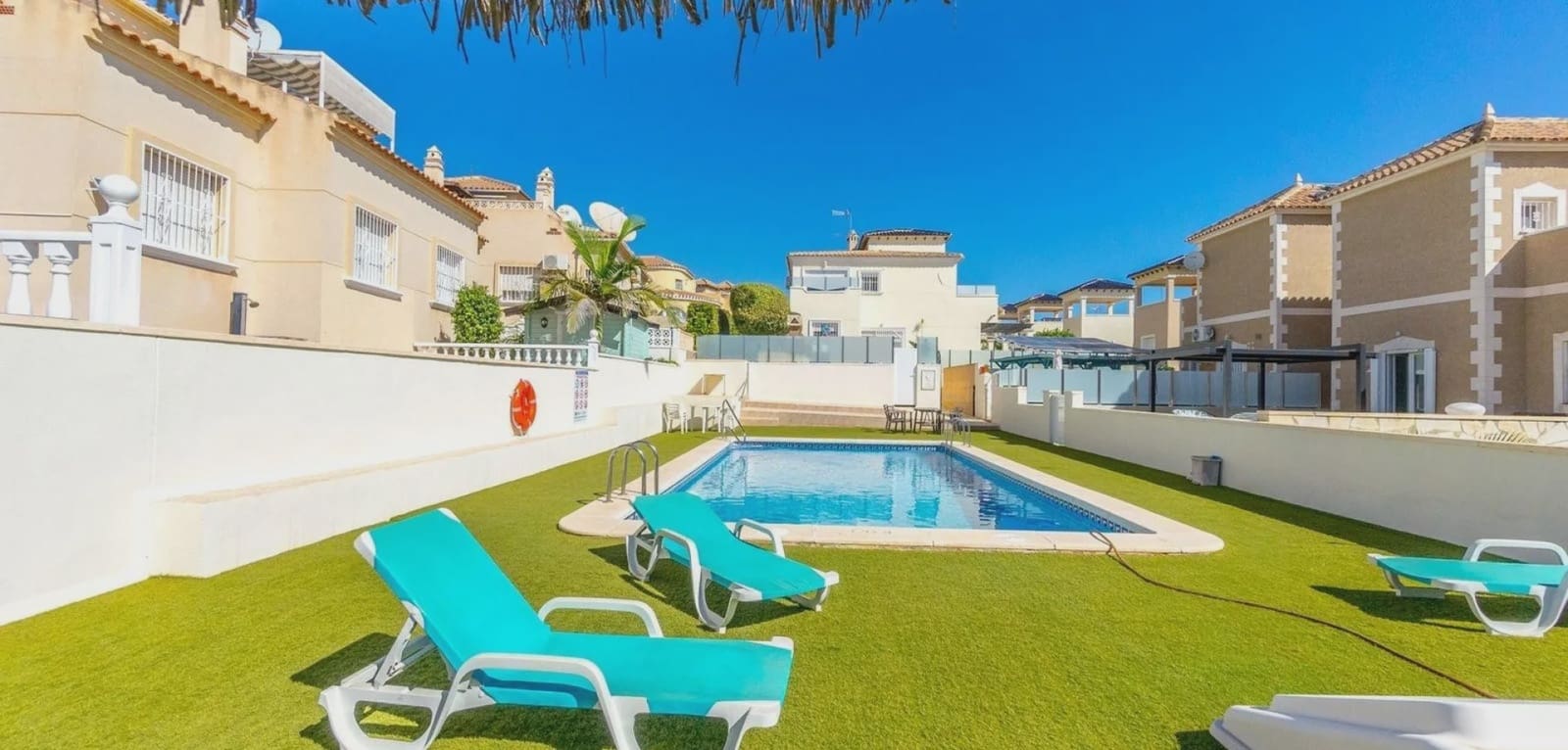 3 soverom Villa til salgs i Orihuela Costa med svømmebasseng garasje - € 295 000 (Ref: 9996521)