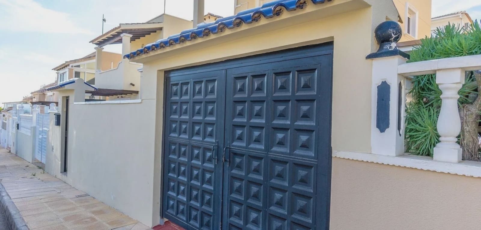 3 soverom Villa til salgs i Orihuela Costa med svømmebasseng garasje - € 295 000 (Ref: 9996521)