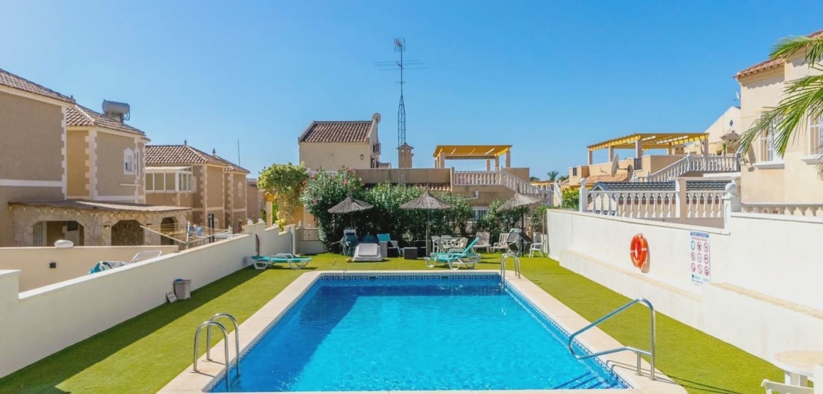 3 soverom Villa til salgs i Orihuela Costa med svømmebasseng garasje - € 295 000 (Ref: 9996521)