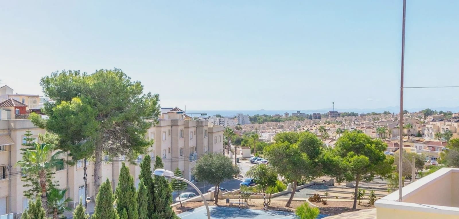 3 soverom Villa til salgs i Orihuela Costa med svømmebasseng garasje - € 295 000 (Ref: 9996521)