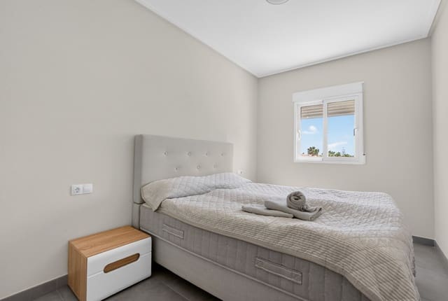 Chalet de 3 habitaciones en Los Balcones en venta con piscina garaje - 515.000 € (Ref: 9999723)