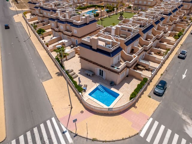 Chalet de 3 habitaciones en Los Balcones en venta con piscina garaje - 515.000 € (Ref: 9999723)