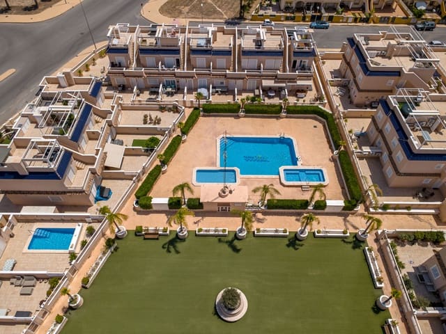 Chalet de 3 habitaciones en Los Balcones en venta con piscina garaje - 515.000 € (Ref: 9999723)