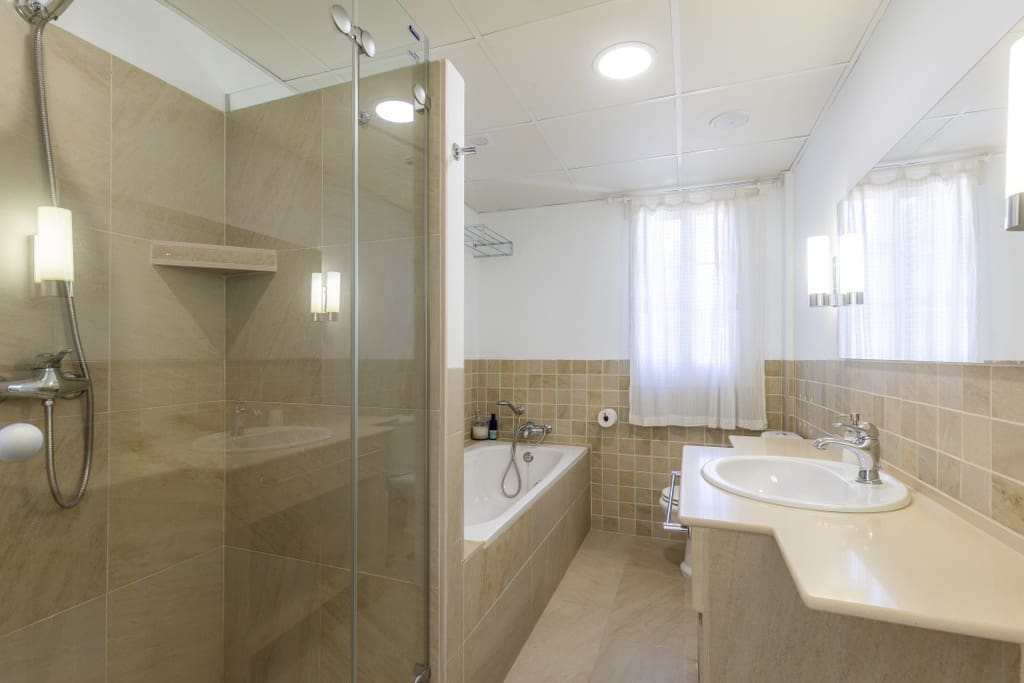 5 sypialnia Willa na sprzedaż w Melegis z basenem garażem - 800 000 € (Ref: 10026146)
