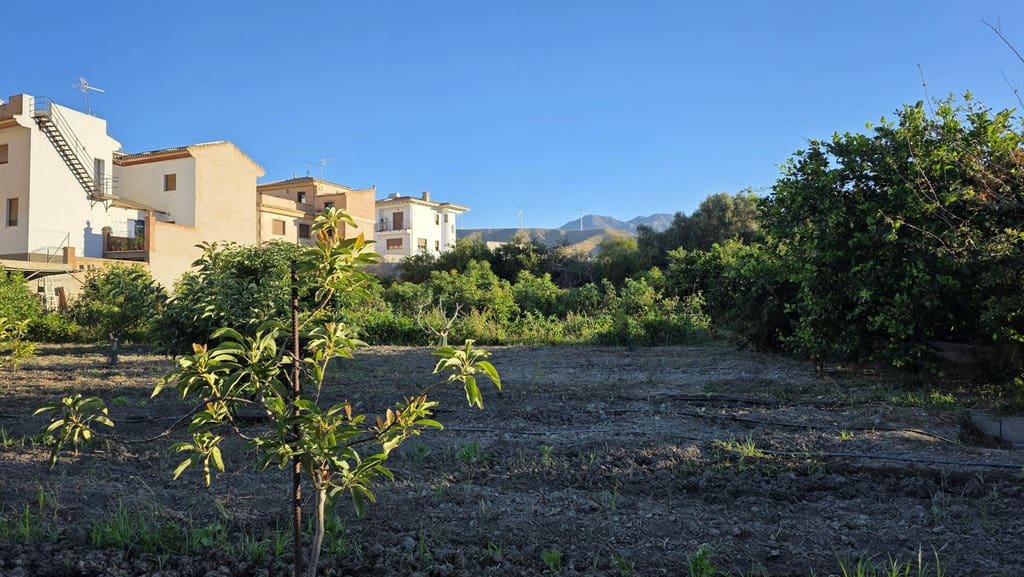 Grunde uden byggetilladelser til salg i Melegis - € 145.000 (Ref: 10116048)