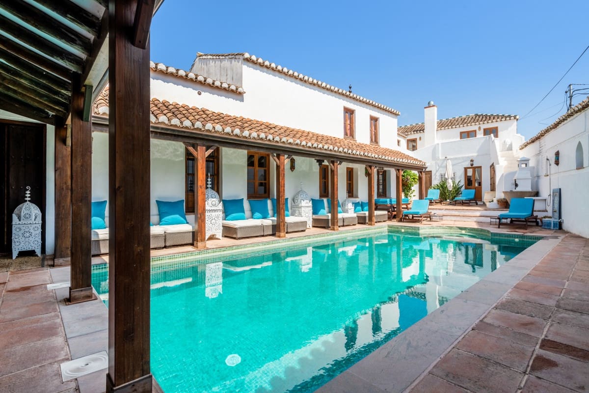 5 soveværelse Villa til salg i Melegis med swimmingpool - € 650.000 (Ref: 8695598)