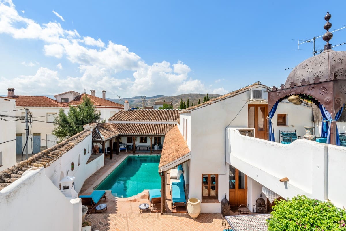 5 soveværelse Villa til salg i Melegis med swimmingpool - € 650.000 (Ref: 8695598)