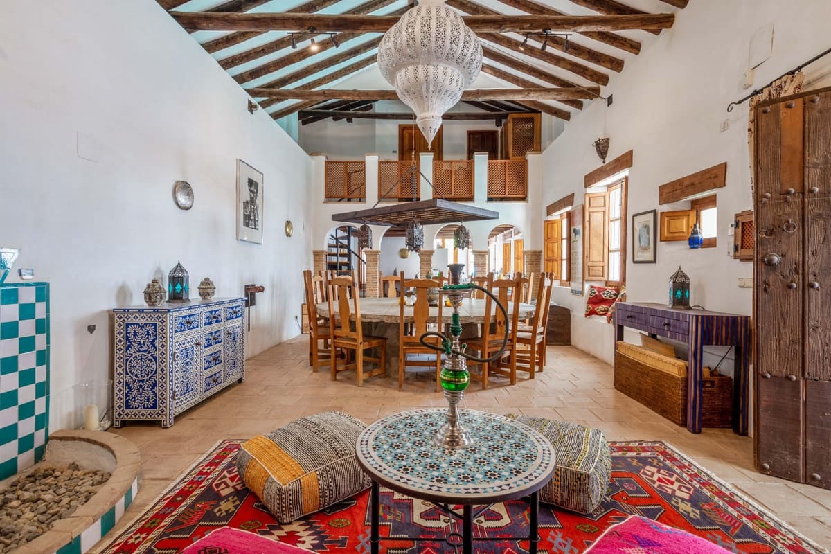 5 soveværelse Villa til salg i Melegis med swimmingpool - € 650.000 (Ref: 8695598)