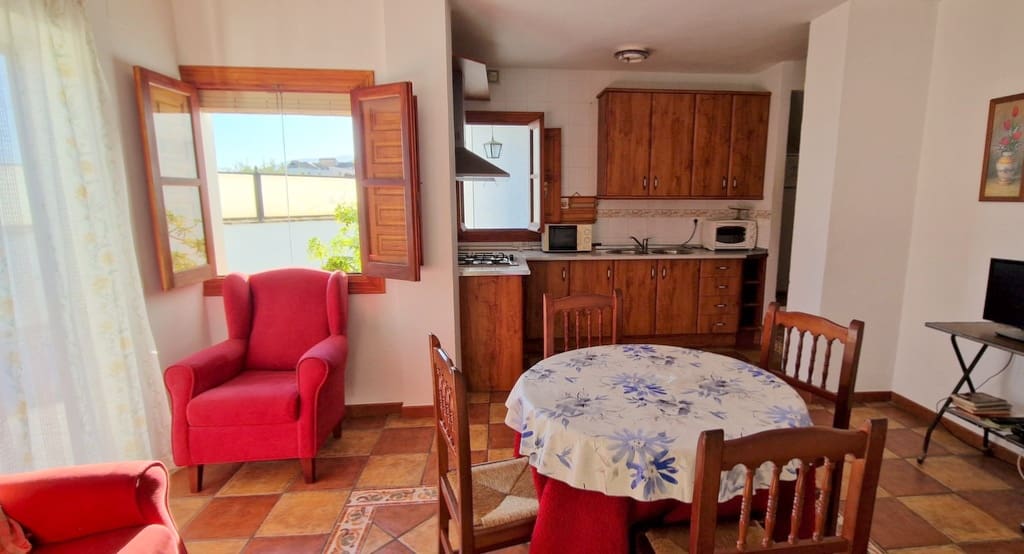 7 soveværelse Guesthouse/B & B til salg i El Pinar med swimmingpool - € 259.000 (Ref: 8776888)