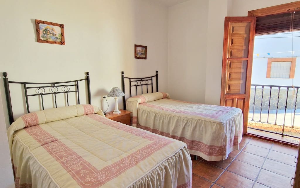 7 soveværelse Guesthouse/B & B til salg i El Pinar med swimmingpool - € 259.000 (Ref: 8776888)