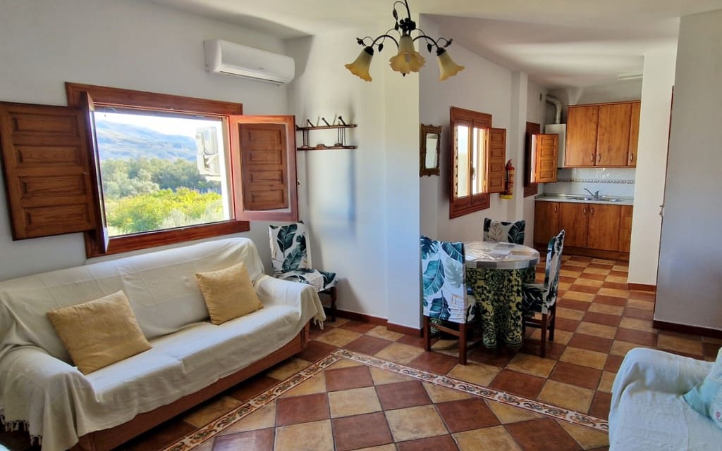 7 soveværelse Guesthouse/B & B til salg i El Pinar med swimmingpool - € 259.000 (Ref: 8776888)