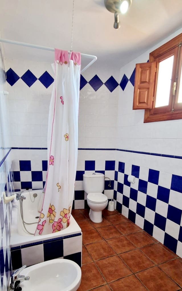 7 soveværelse Guesthouse/B & B til salg i El Pinar med swimmingpool - € 259.000 (Ref: 8776888)