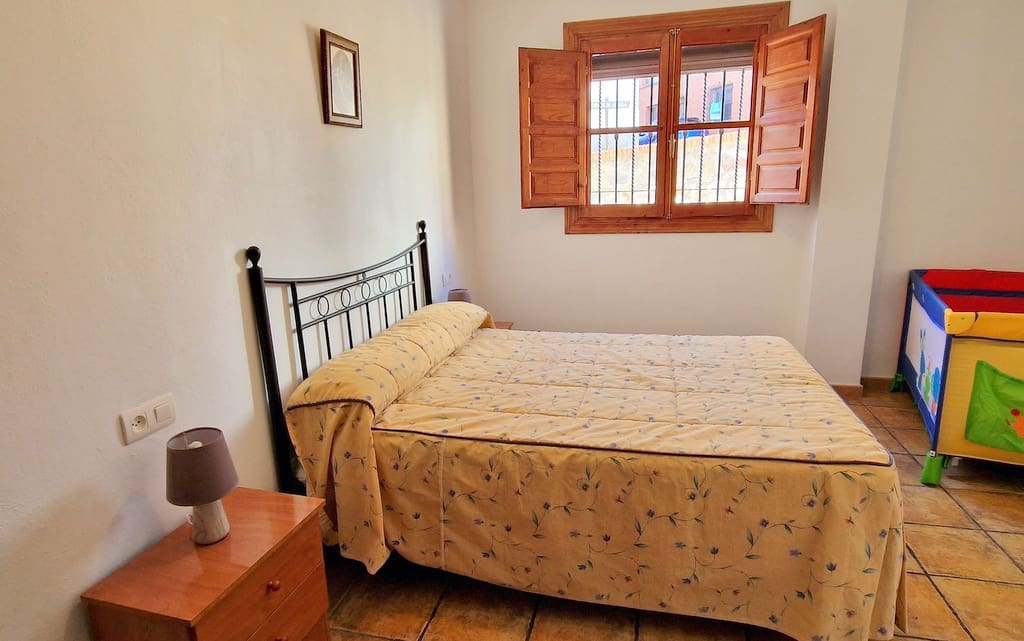 7 soveværelse Guesthouse/B & B til salg i El Pinar med swimmingpool - € 259.000 (Ref: 8776888)