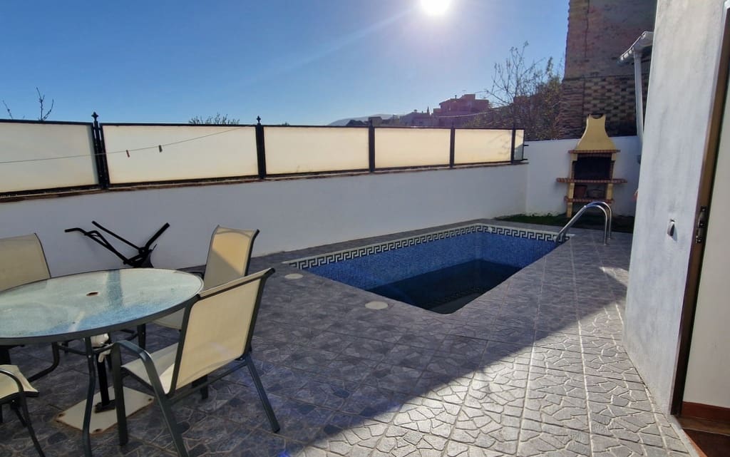 7 soveværelse Guesthouse/B & B til salg i El Pinar med swimmingpool - € 259.000 (Ref: 8776888)