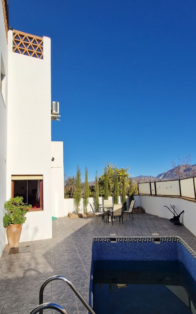 7 soveværelse Guesthouse/B & B til salg i El Pinar med swimmingpool - € 259.000 (Ref: 8776888)