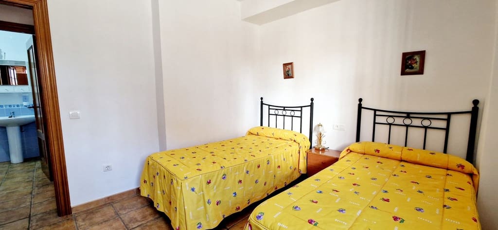 7 soveværelse Guesthouse/B & B til salg i El Pinar med swimmingpool - € 259.000 (Ref: 8776888)