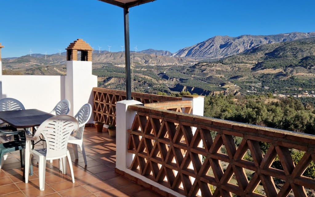 7 soveværelse Guesthouse/B & B til salg i El Pinar med swimmingpool - € 259.000 (Ref: 8776888)