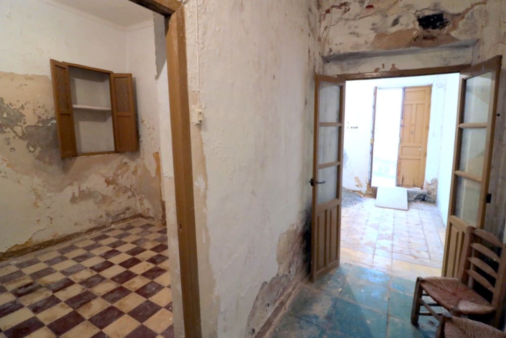 4 soveværelse Byhus til salg i Albunuelas - € 42.000 (Ref: 8855430)