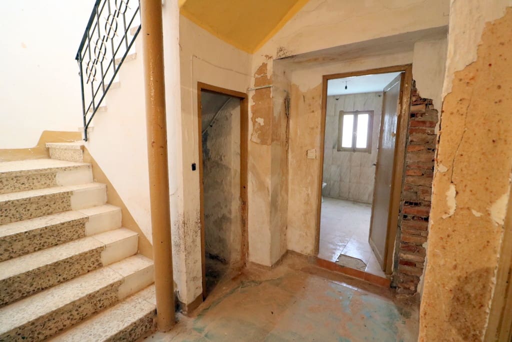 4 soveværelse Byhus til salg i Albunuelas - € 42.000 (Ref: 8855430)