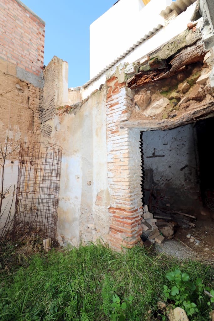 4 soveværelse Byhus til salg i Albunuelas - € 42.000 (Ref: 8855430)