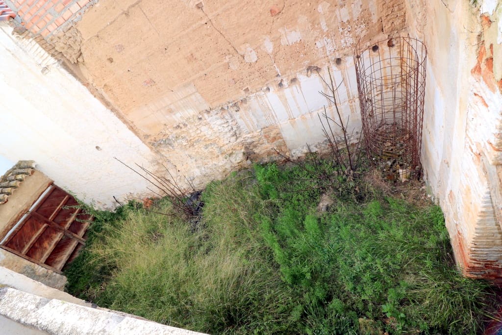 4 soveværelse Byhus til salg i Albunuelas - € 42.000 (Ref: 8855430)