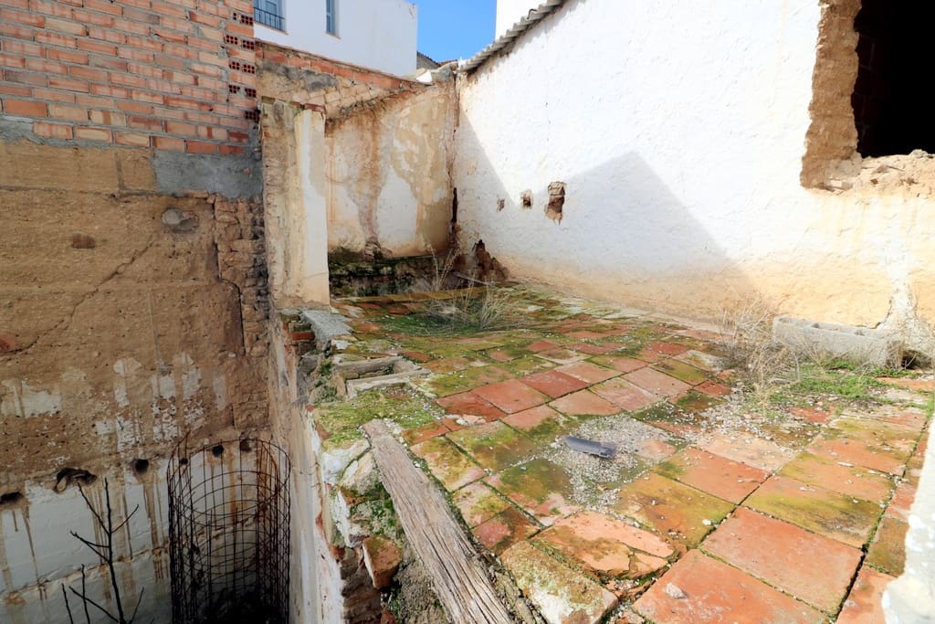 4 soveværelse Byhus til salg i Albunuelas - € 42.000 (Ref: 8855430)