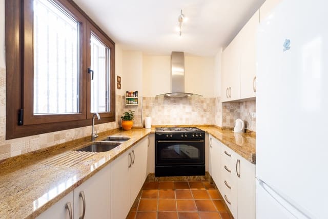 Casa de 3 habitaciones en Nigüelas en venta - 210.000 € (Ref: 9101233)