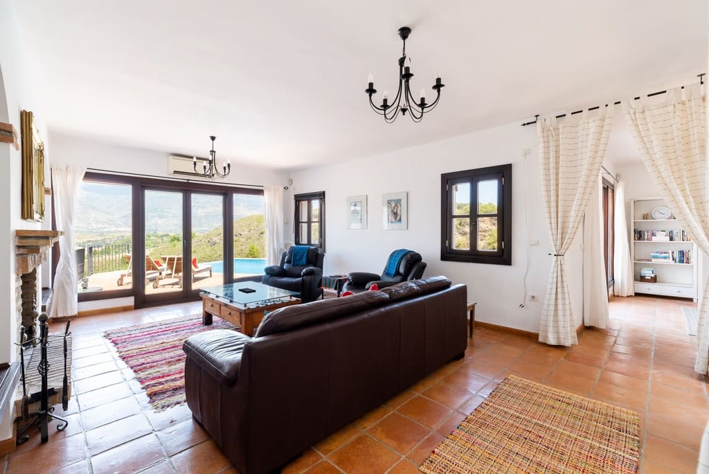 3 soveværelse Finca/Landehus til salg i Villamena med swimmingpool garage - € 495.000 (Ref: 9113582)