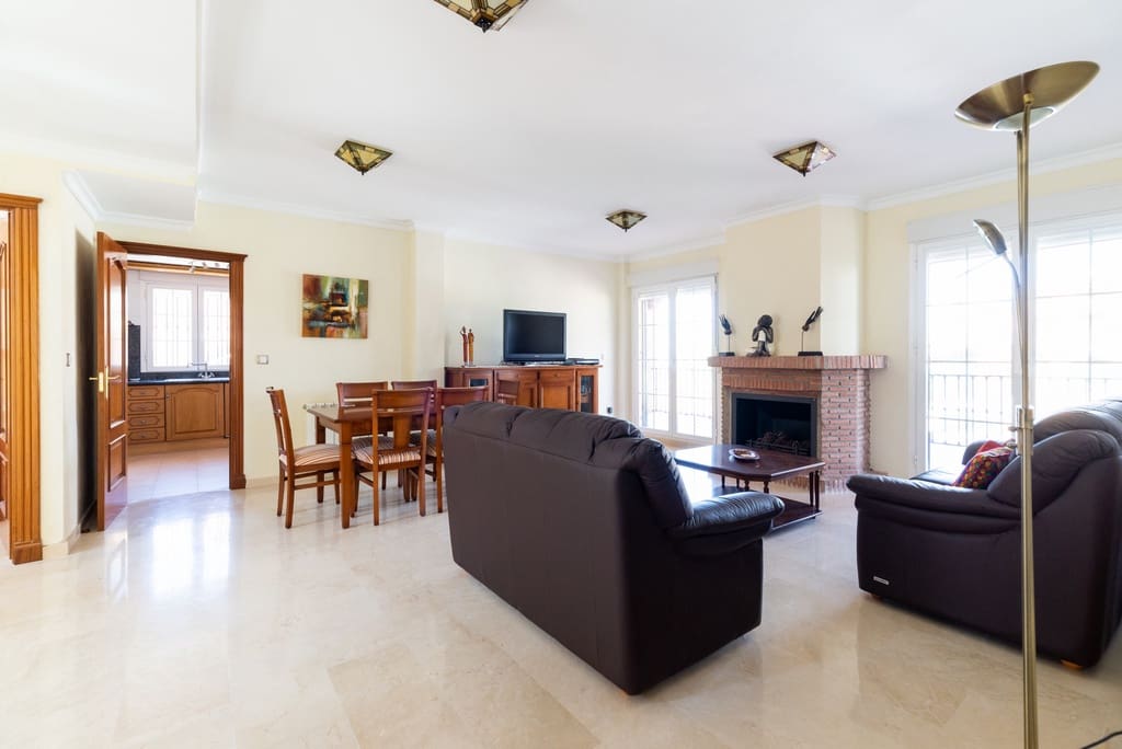 5 soveværelse Villa til salg i Dilar med swimmingpool garage - € 399.000 (Ref: 9141883)