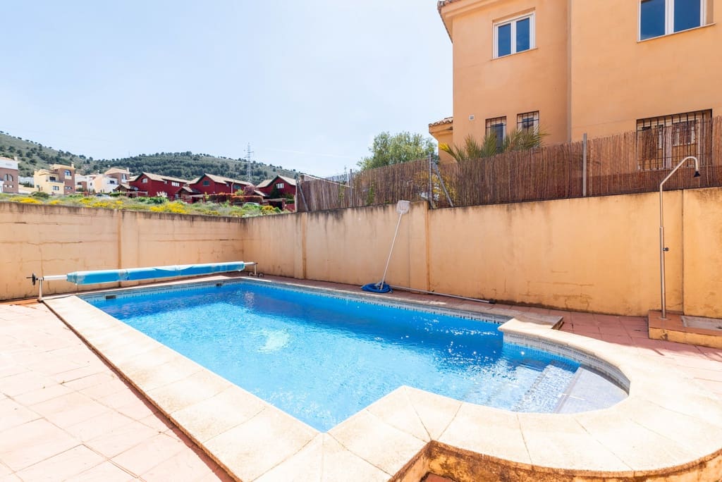 5 soveværelse Villa til salg i Dilar med swimmingpool garage - € 399.000 (Ref: 9141883)