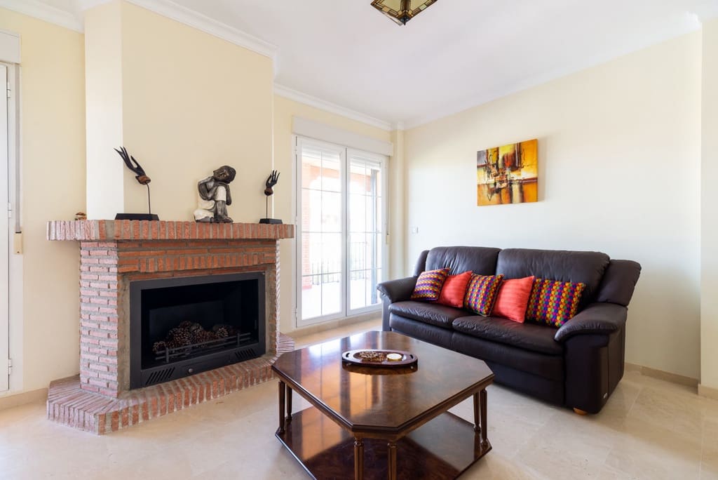 5 soveværelse Villa til salg i Dilar med swimmingpool garage - € 399.000 (Ref: 9141883)