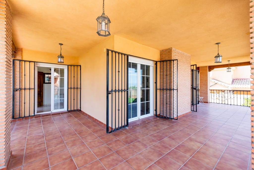 5 soveværelse Villa til salg i Dilar med swimmingpool garage - € 399.000 (Ref: 9141883)