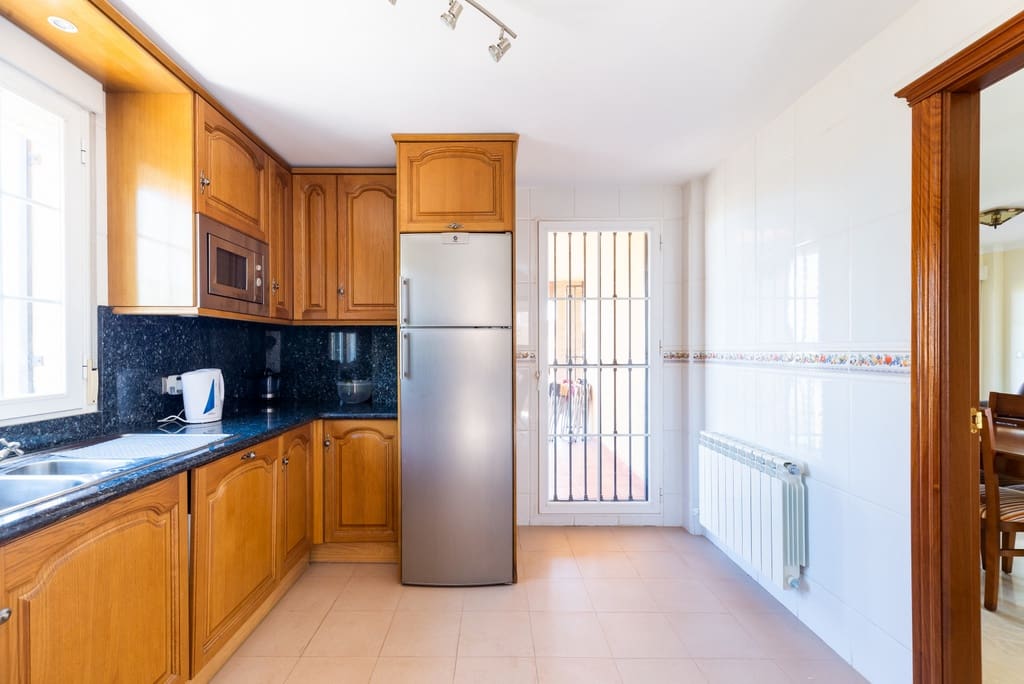 5 soveværelse Villa til salg i Dilar med swimmingpool garage - € 399.000 (Ref: 9141883)