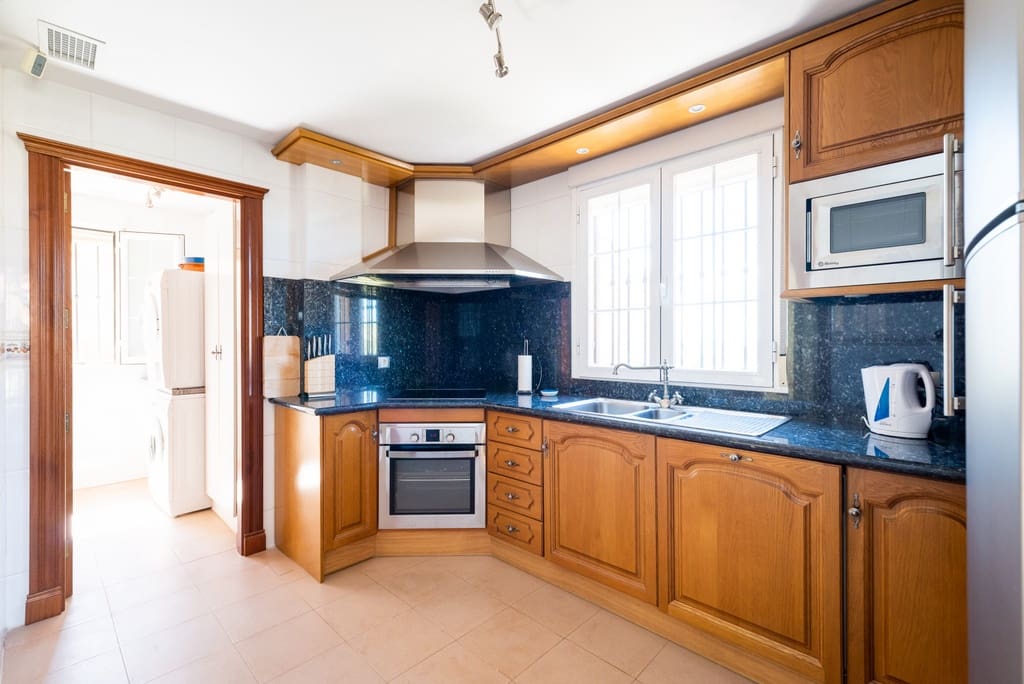 5 soveværelse Villa til salg i Dilar med swimmingpool garage - € 399.000 (Ref: 9141883)